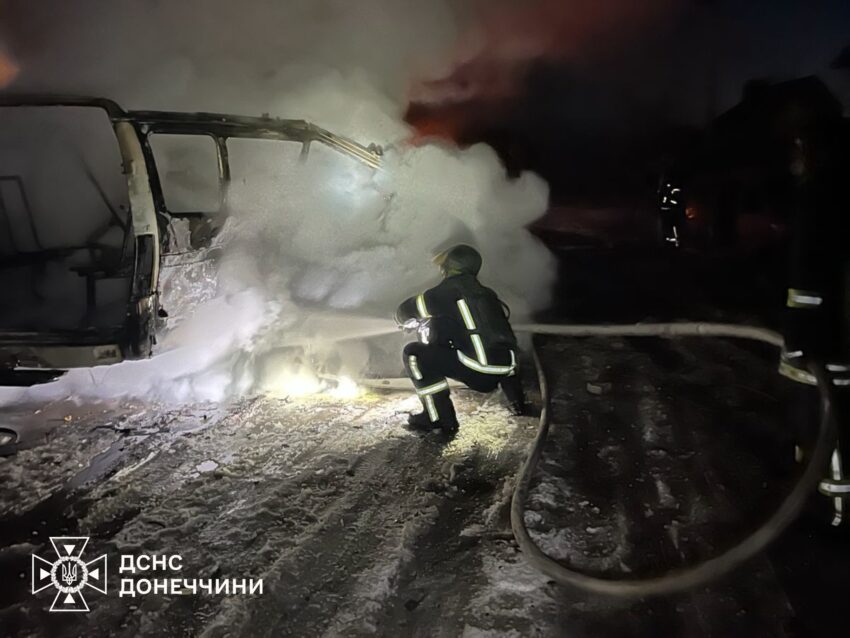 Обстріли Донеччини: надзвичайники загасили пожежі у Краматорську та Дружківці - Фото №1