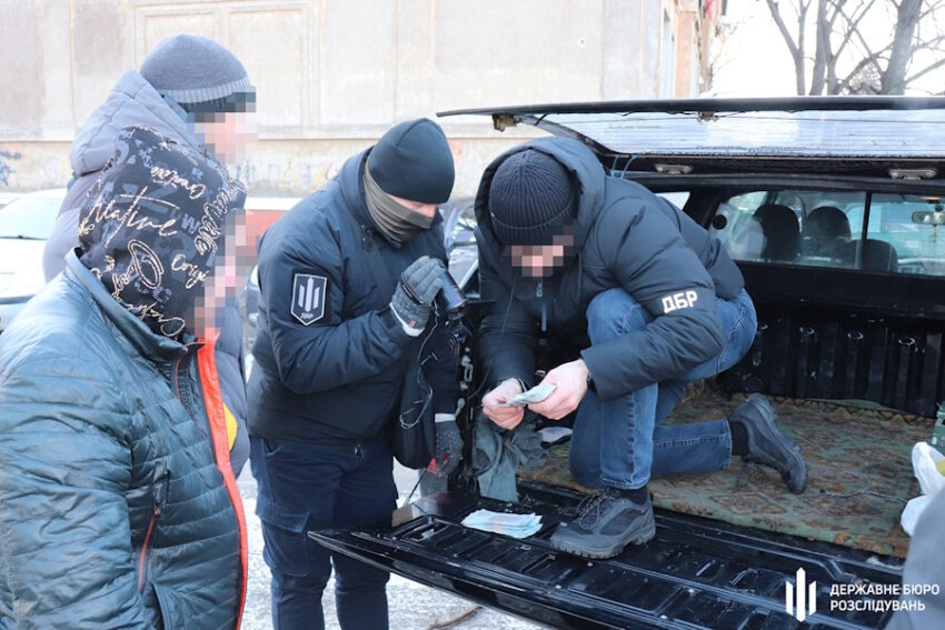 На Донеччині працівник лісництва за гроші давав дозволи на незаконну порубку (фото) - Фото №1