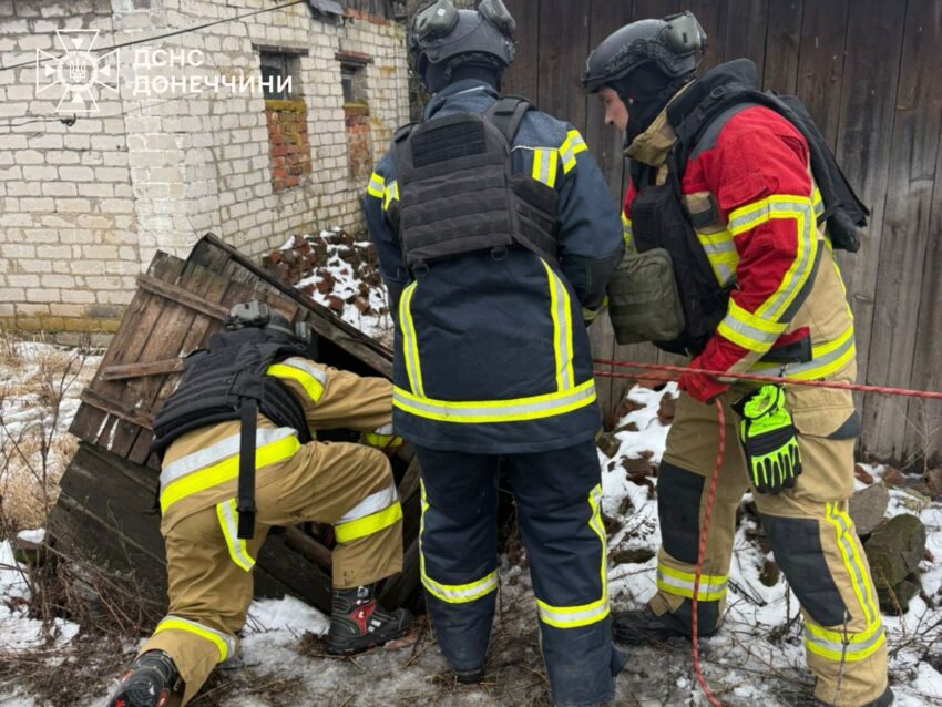 Витягли з 10-метрового колодязя: у Краматорському районі врятували жінку (фото) - Фото №1