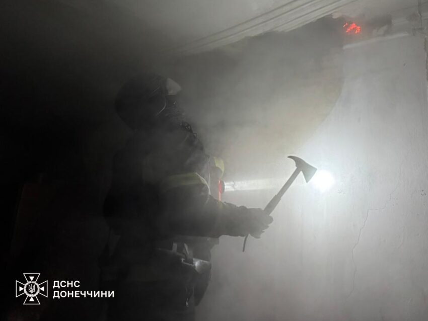 Через ворожу атаку горів автомобіль: на Донеччині загасили чотири пожежі (фото) - Фото №1