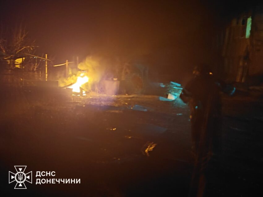 Горіли будинки: на Донеччині рятувальники загасили чотири пожежі (фото) - Фото №1
