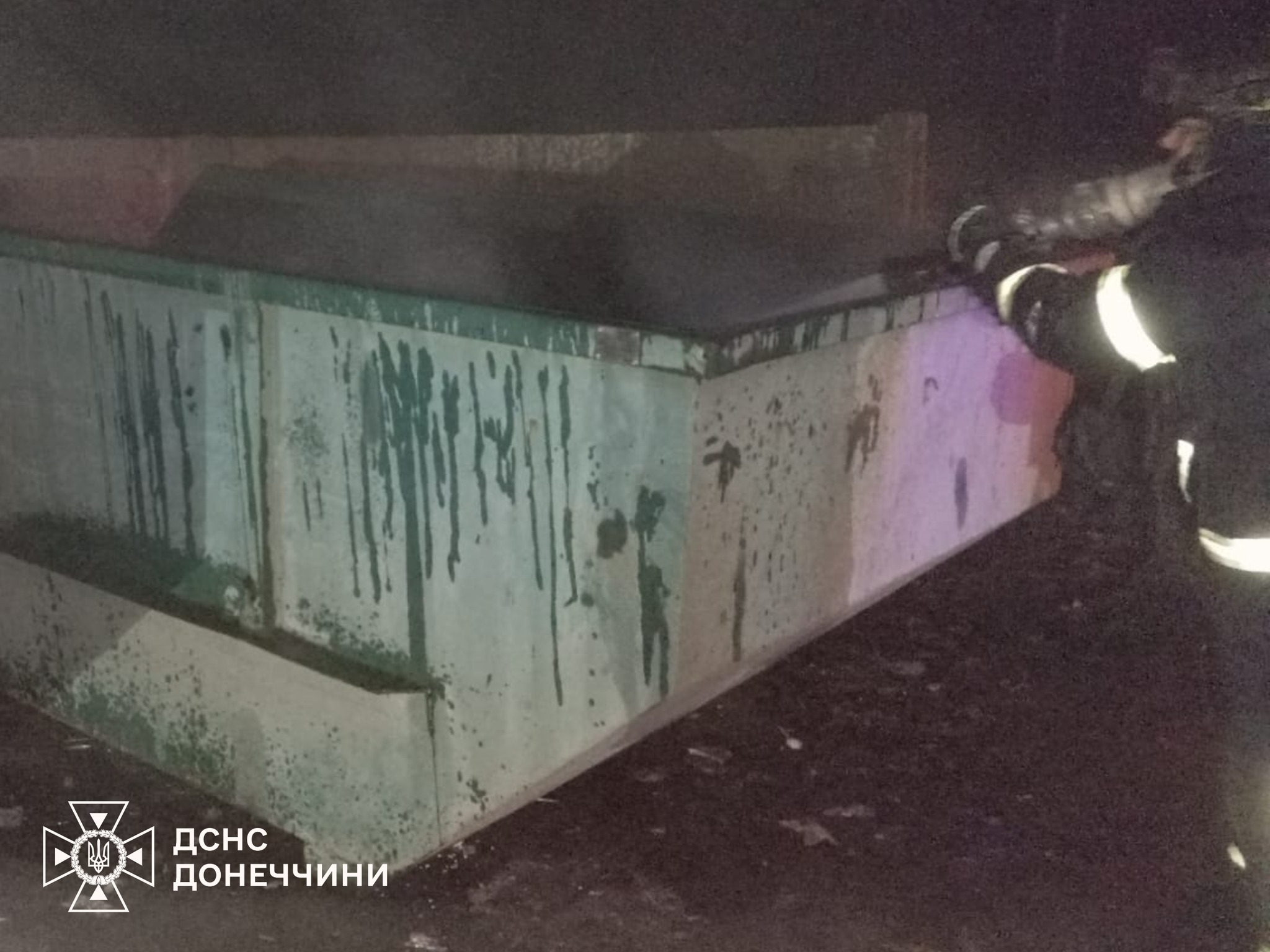 Від ворожих обстрілів горіли будинки: на Донеччині ліквідували пожежі (фото) - Фото №3