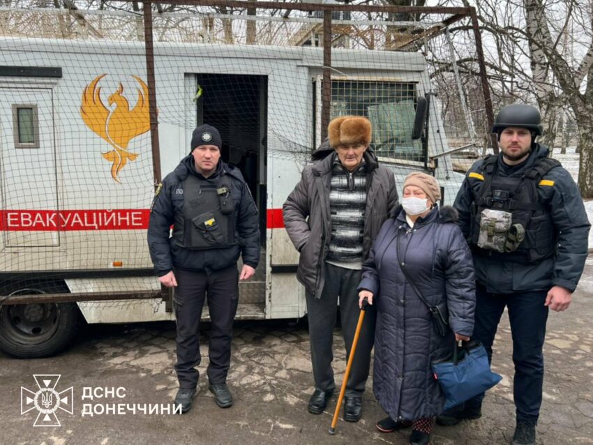 Під загрозою ударів ворога: з Дружківки евакуювали дітей та маломобільних людей (фото) - Фото №3