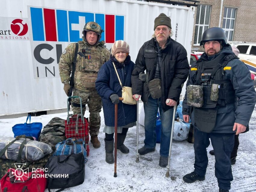 Врятували маломобільних людей: з Дружківки евакуювали 45 жителів (фото) - Фото №1