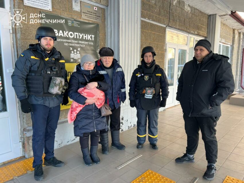 Врятували маломобільних людей: з Дружківки евакуювали 45 жителів (фото) - Фото №2