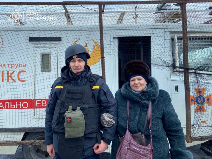 Врятували маломобільних людей: з Дружківки евакуювали 45 жителів (фото) - Фото №3