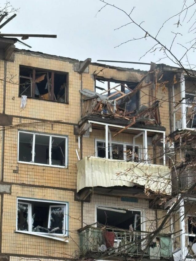 Горіли будинки: окупанти вдарили безпілотниками по Краматорську (фото) - Фото №1