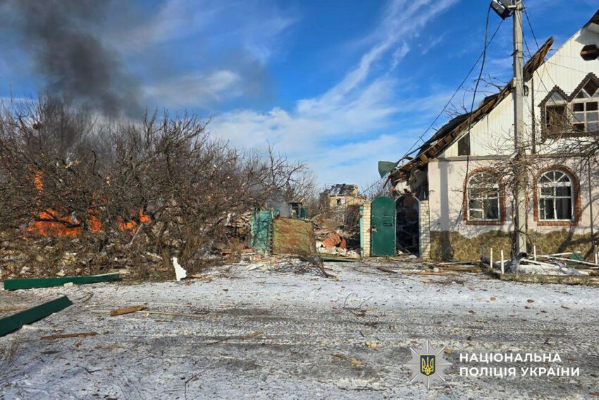 По Костянтинівці вдарили артилерією: серед цивільних є загиблі та поранені (фото) - Фото №1