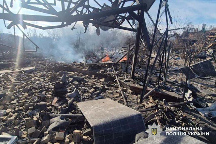 По Костянтинівці вдарили артилерією: серед цивільних є загиблі та поранені (фото) - Фото №3