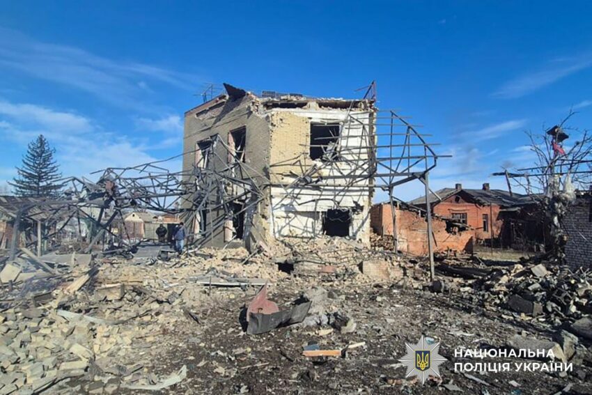 По Костянтинівці вдарили артилерією: серед цивільних є загиблі та поранені (фото) - Фото №4