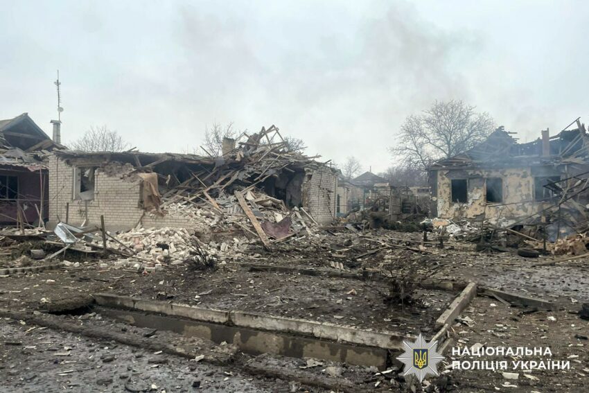 Атакували бомбами та дронами: на Донеччині окупанти поранили три людини (фото) - Фото №2