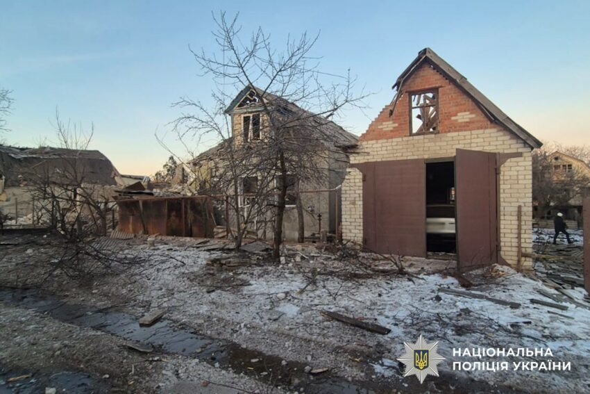 Руйнувань зазнали 37 будинків: росіяни скинули бомби на Слов'янськ (фото) - Фото №3
