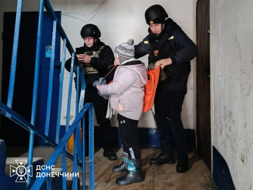 Із прифронтової Дружківки евакуювали 16 людей, серед них — діти та маломобільні мешканці - Фото №1