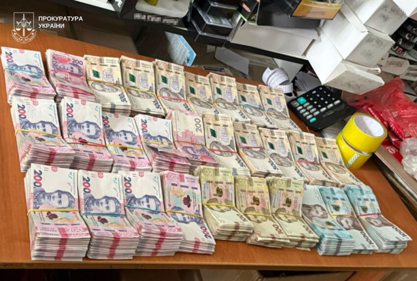 На Донеччині викрили схему продажу електронних пристроїв з канабісом: шість осіб підозрюють (фото) - Фото №1