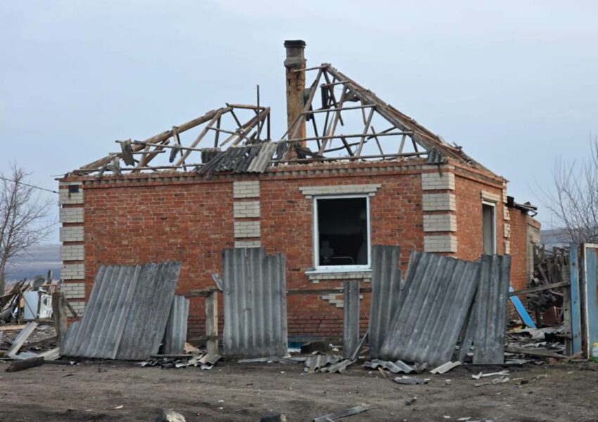 Окупанти атакували село у Краматорській громаді: одна людина загинула, четверо поранені, серед них дитина - Фото №1
