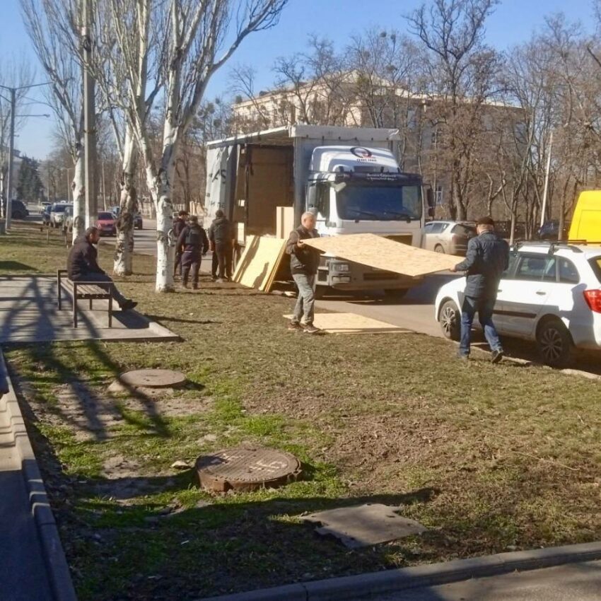 Краматорськ після обстрілів: жителі отримали матеріали для відновлення домівок (фото) - Фото №1