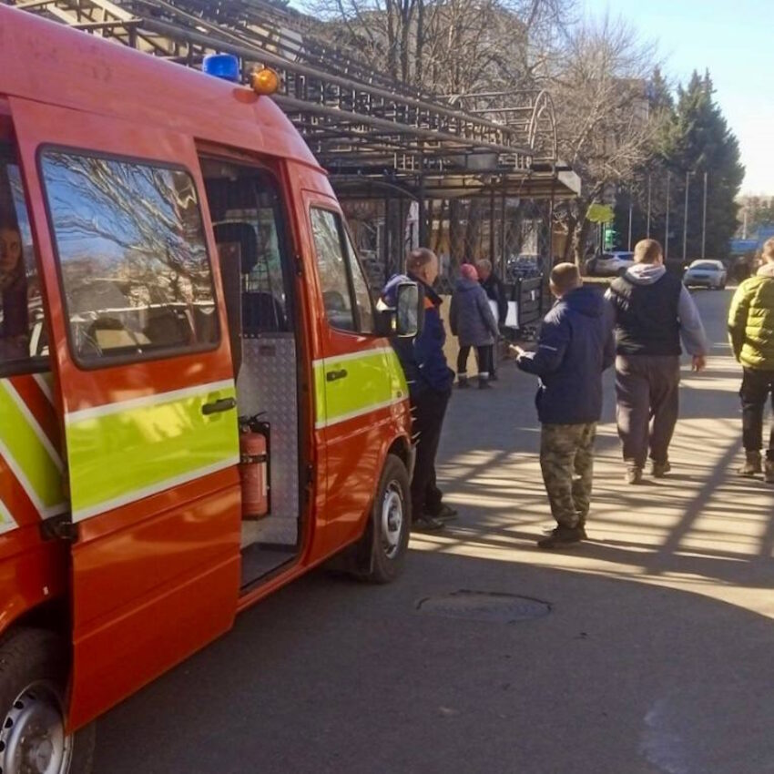 Краматорськ після обстрілів: жителі отримали матеріали для відновлення домівок (фото) - Фото №2