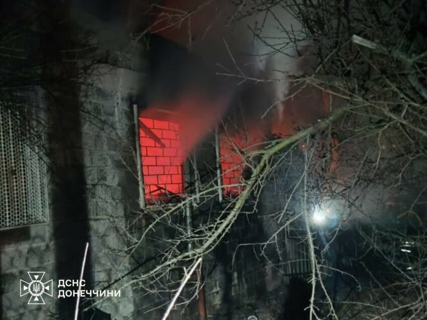 Пожежі після обстрілів: рятувальники загасили займання у Слов'янську та Софіївці (фото) - Фото №1