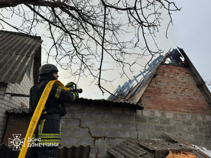 Пожежі після обстрілів: рятувальники загасили займання у Слов'янську та Софіївці (фото) - Фото №3