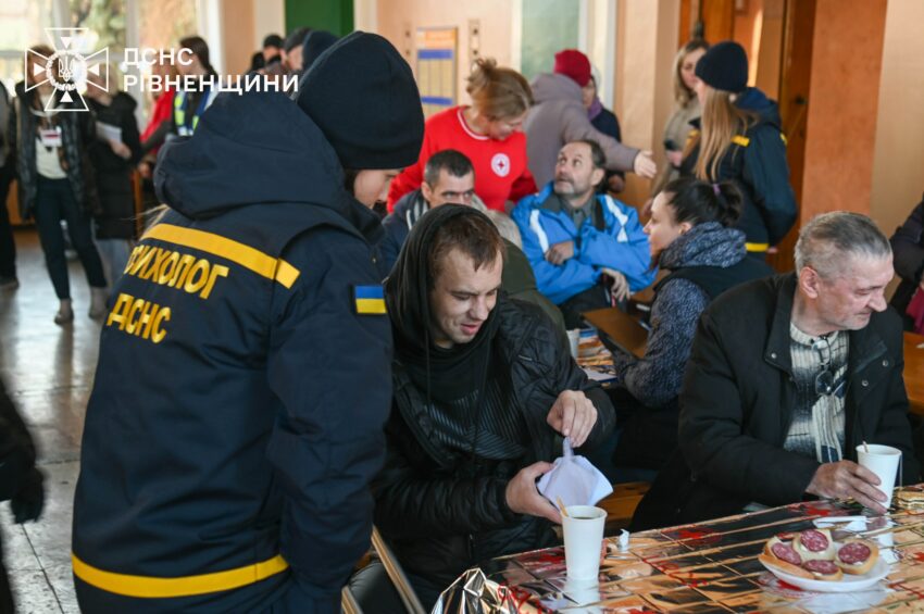 Переселенці з Донеччини: потягом з прифронтових громад евакуювали 20 людей (фото) - Фото №4