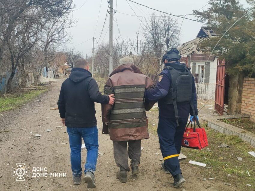 Удар росіян по Дружківці: одна людина загинула, ще одна дістала поранення (фото) - Фото №2