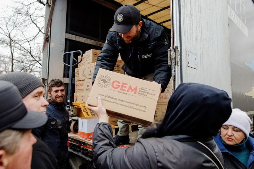 Продукти та будівельні матеріали: на Донеччині людям надали допомогу (фото) - Фото №1