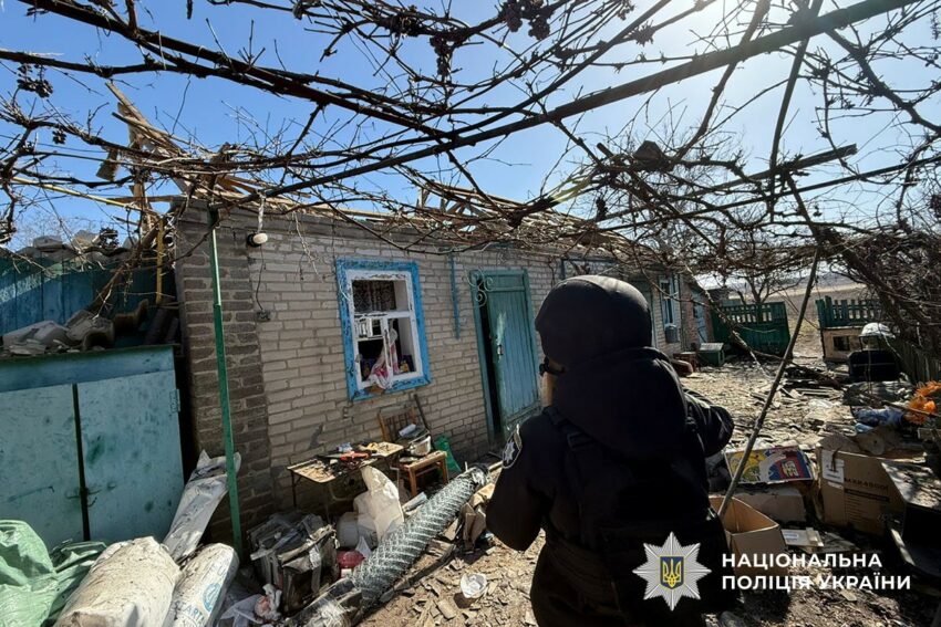 Атакували дронами: окупанти травмували людей та пошкодили будинки на Донеччині (фото) - Фото №1