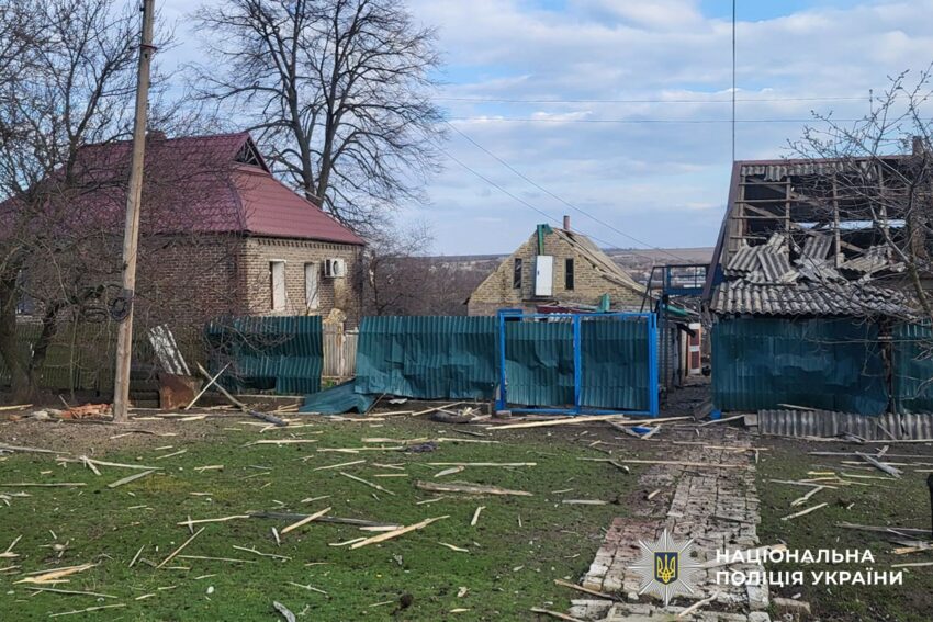 Пошкодили 20 житлових будинків: росіяни атакували Донеччину (фото) - Фото №4