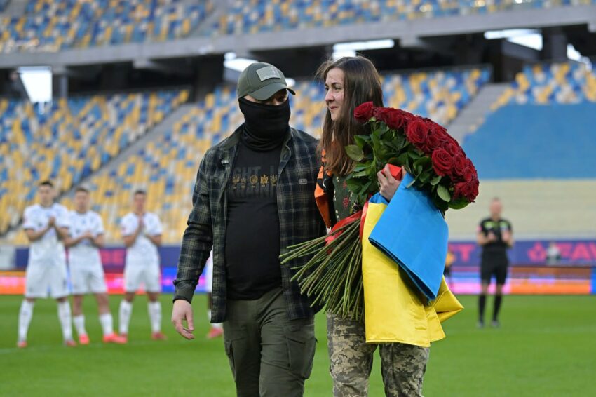 Захисник Маріуполя освідчився коханій перед футбольним матчем (фото, відео) - Фото №2