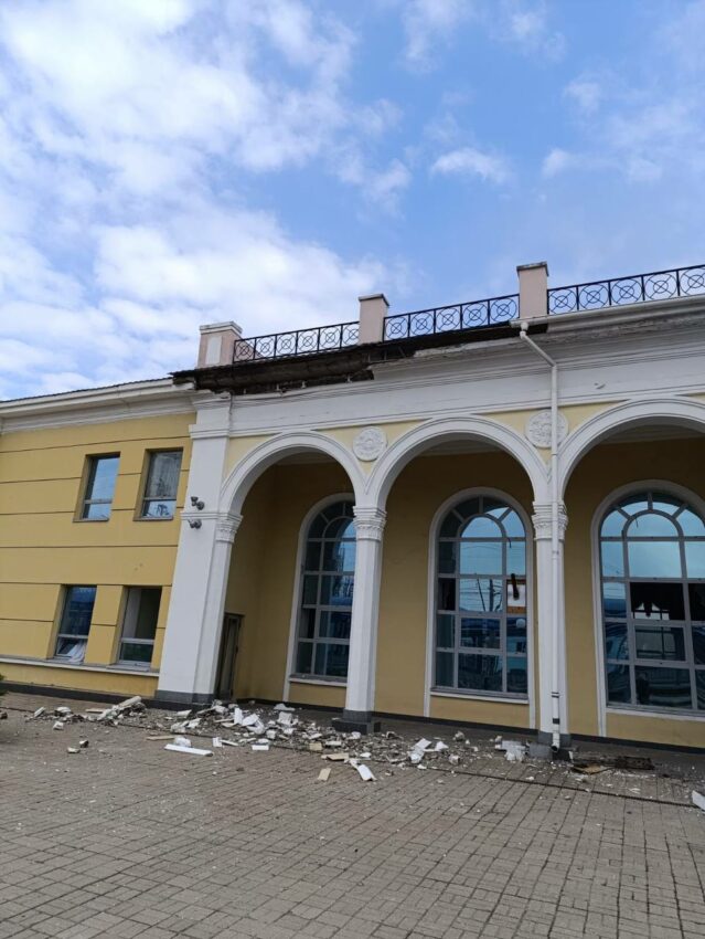 Російські війська вдарили по залізничній інфраструктурі Слов’янська: поранено чотирьох працівників - Фото №2