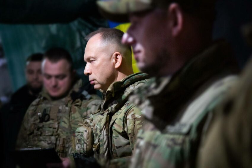 Посилення оборони у пріоритеті: генерал Сирський відвідав Донеччину (фото) - Фото №1