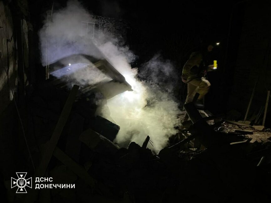 Обстріл Краматорська: рятувальники дістали тіло жінки з-під завалів будинку - Фото №2