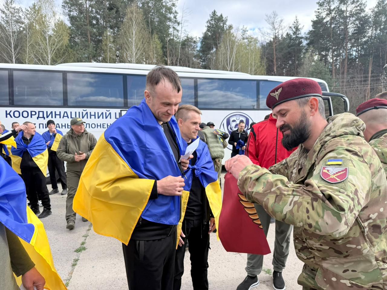 Обмін: з полону повернули 193 українських військових (фото) - Фото №2