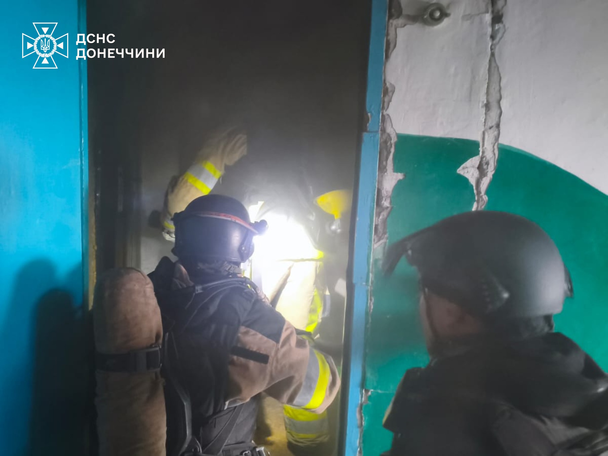 Горіли балкони на трьох поверхах: у Дружківці дрон атакував багатоповерхівку (фото) - Фото №1