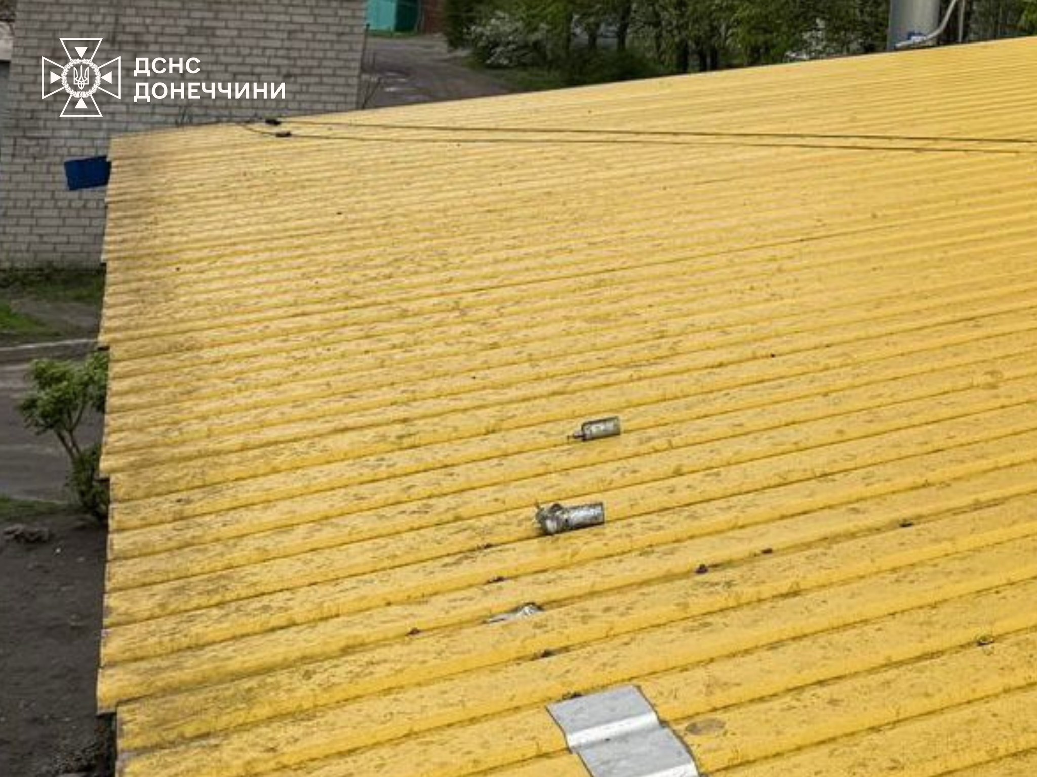 У Слов'янську знешкодили майже 100 касетних боєприпасів після обстрілу (фото) - Фото №1