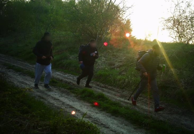 Зупинили майже за пів кілометра: житель Донеччини хотів незаконно перейти кордон (фото) - Фото №1