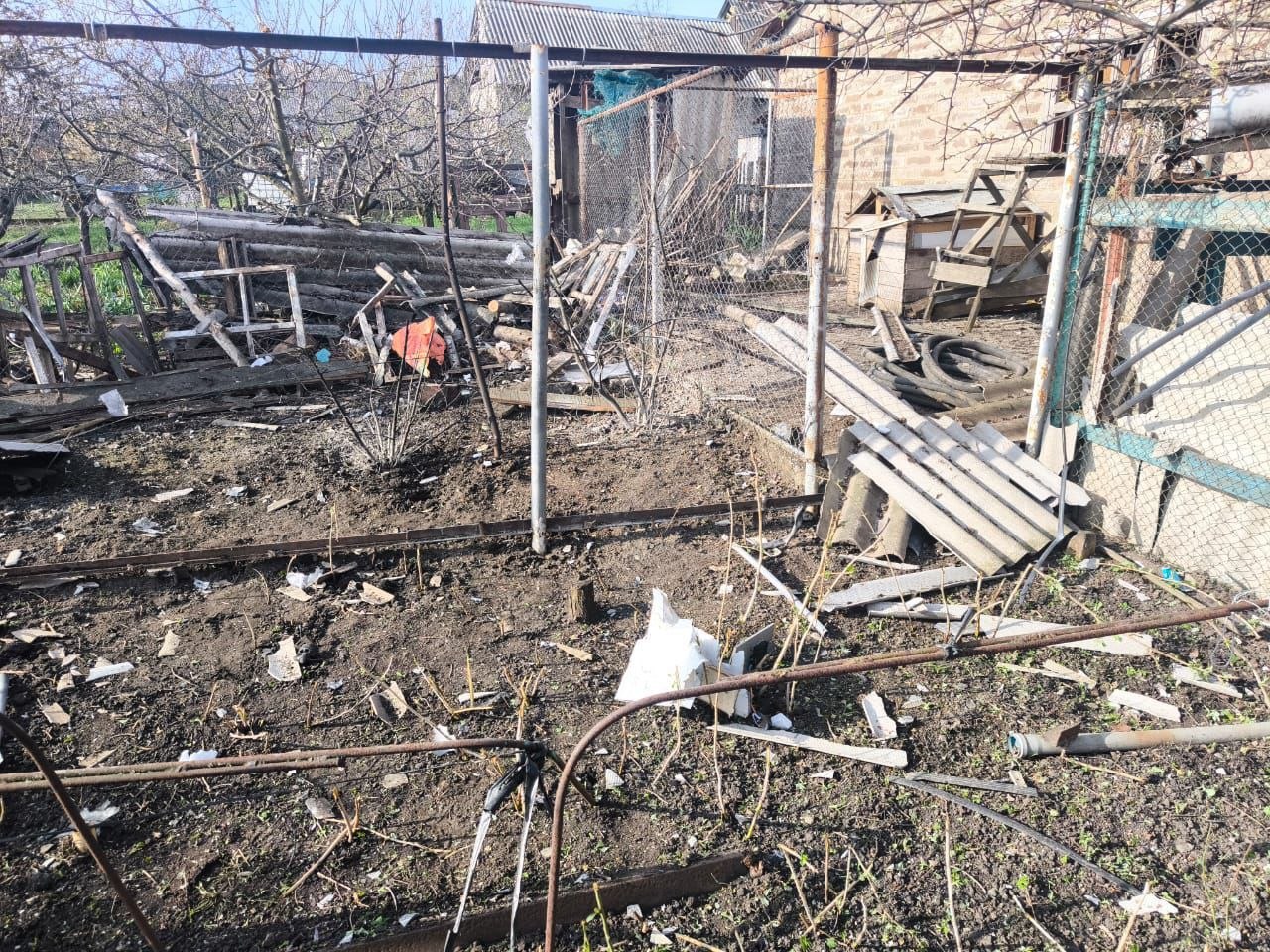 На Донеччині ворог обстріляв сім населених пунктів: дві людини загинули і три поранені (фото) - Фото №1