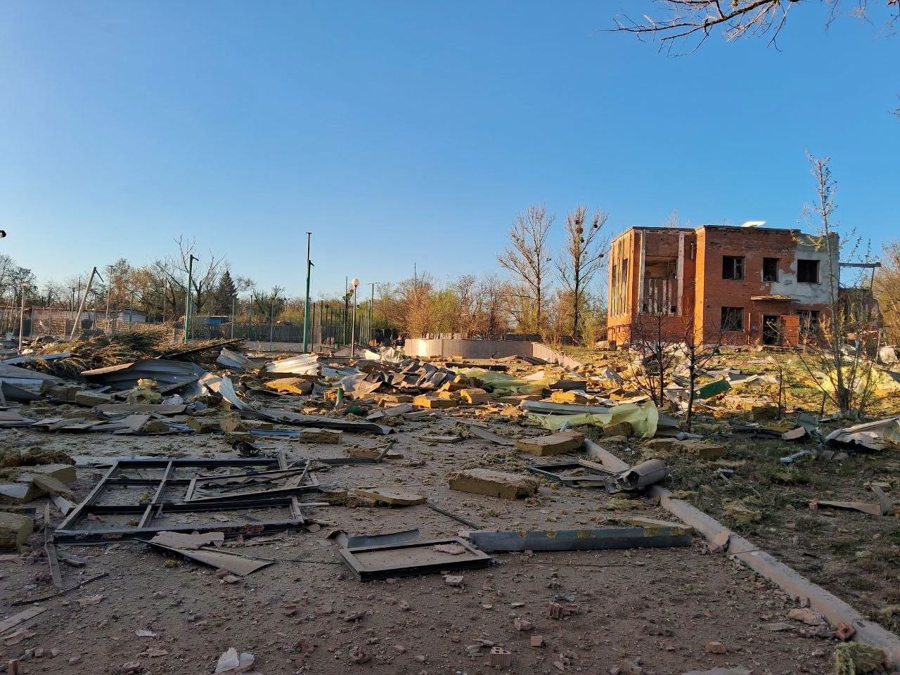 Окупанти пошкодили заклад освіти у Краматорську та будинок у Дружківці (фото) - Фото №1