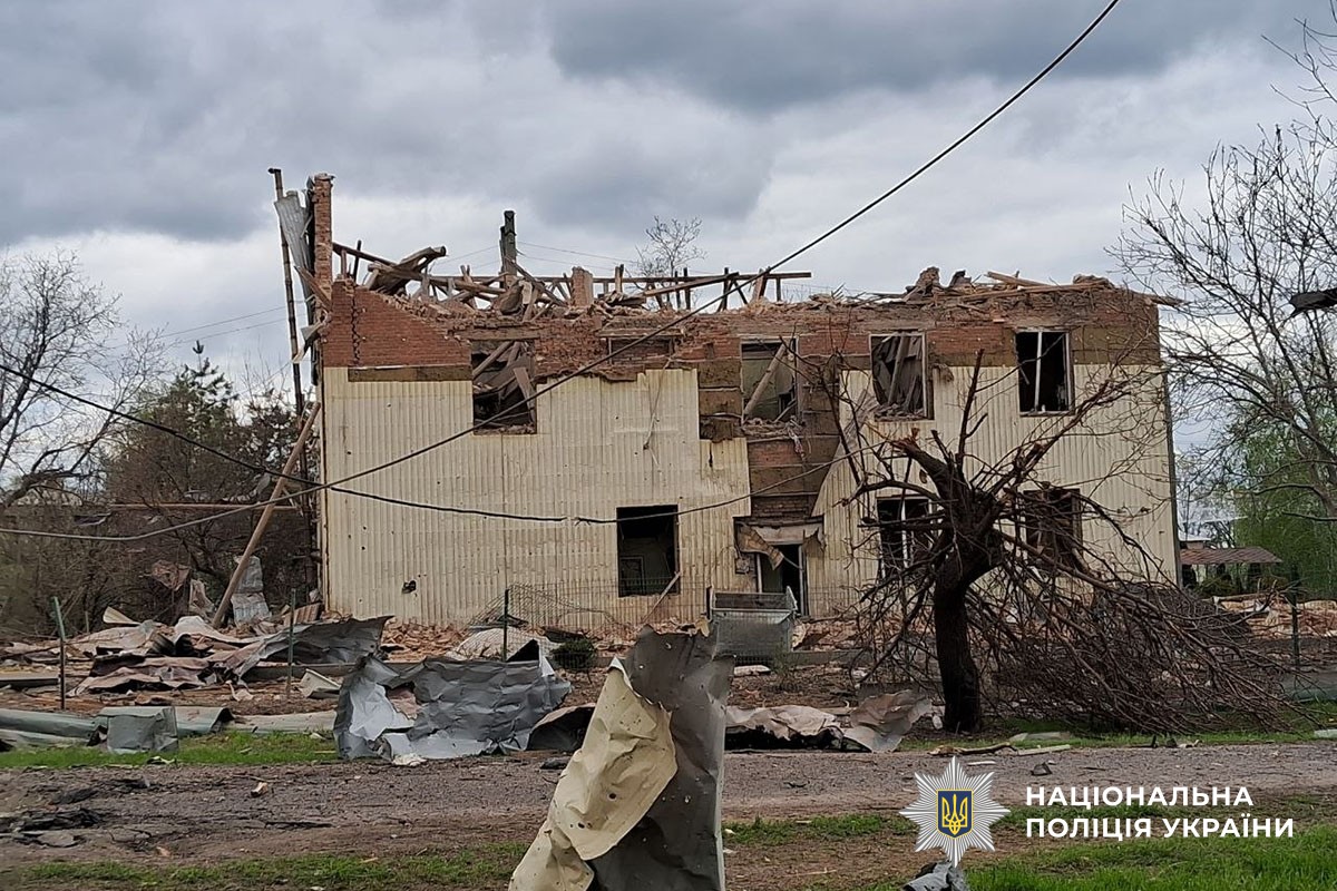 Удари по житлу та інфраструктурі: росіяни обстріляли Донеччину (фото) - Фото №3