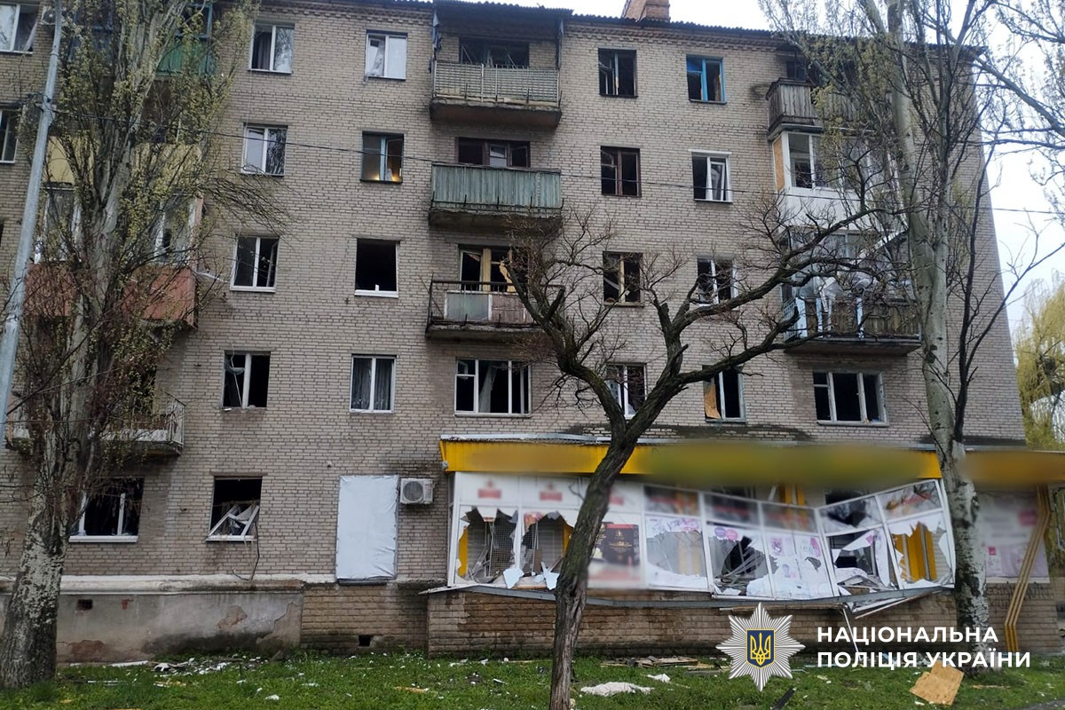 Удари по житлу та інфраструктурі: росіяни обстріляли Донеччину (фото) - Фото №4