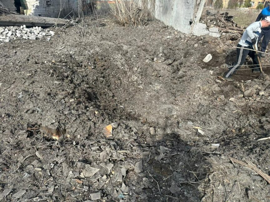 Російські війська опівночі вдарили ФАБами по Краматорську: пошкоджено багатоповерхівки та інфраструктуру - Фото №2