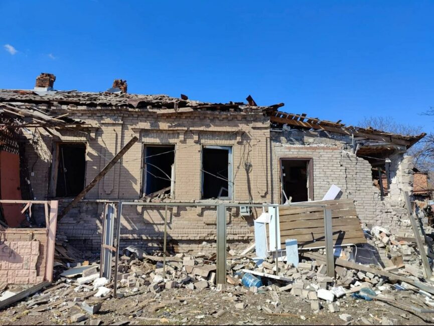 Ворожі авіаудари зруйнували будинки у Слов’янську: руйнувань зазнали понад 10 осель - Фото №3