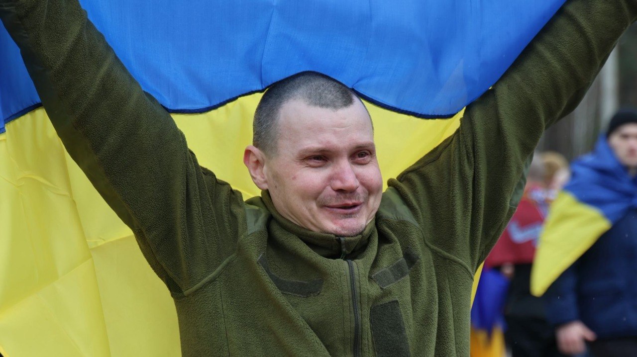 Повернули в Україну: 175 військових та сім цивільних визволили з полону (фото) - Фото №1