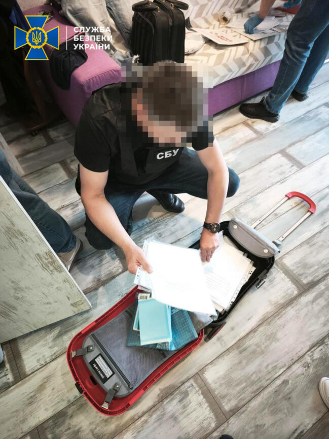 СБУ затримала бізнесменів з Луганщини, які фінансували окупаційні структури - Фото №1