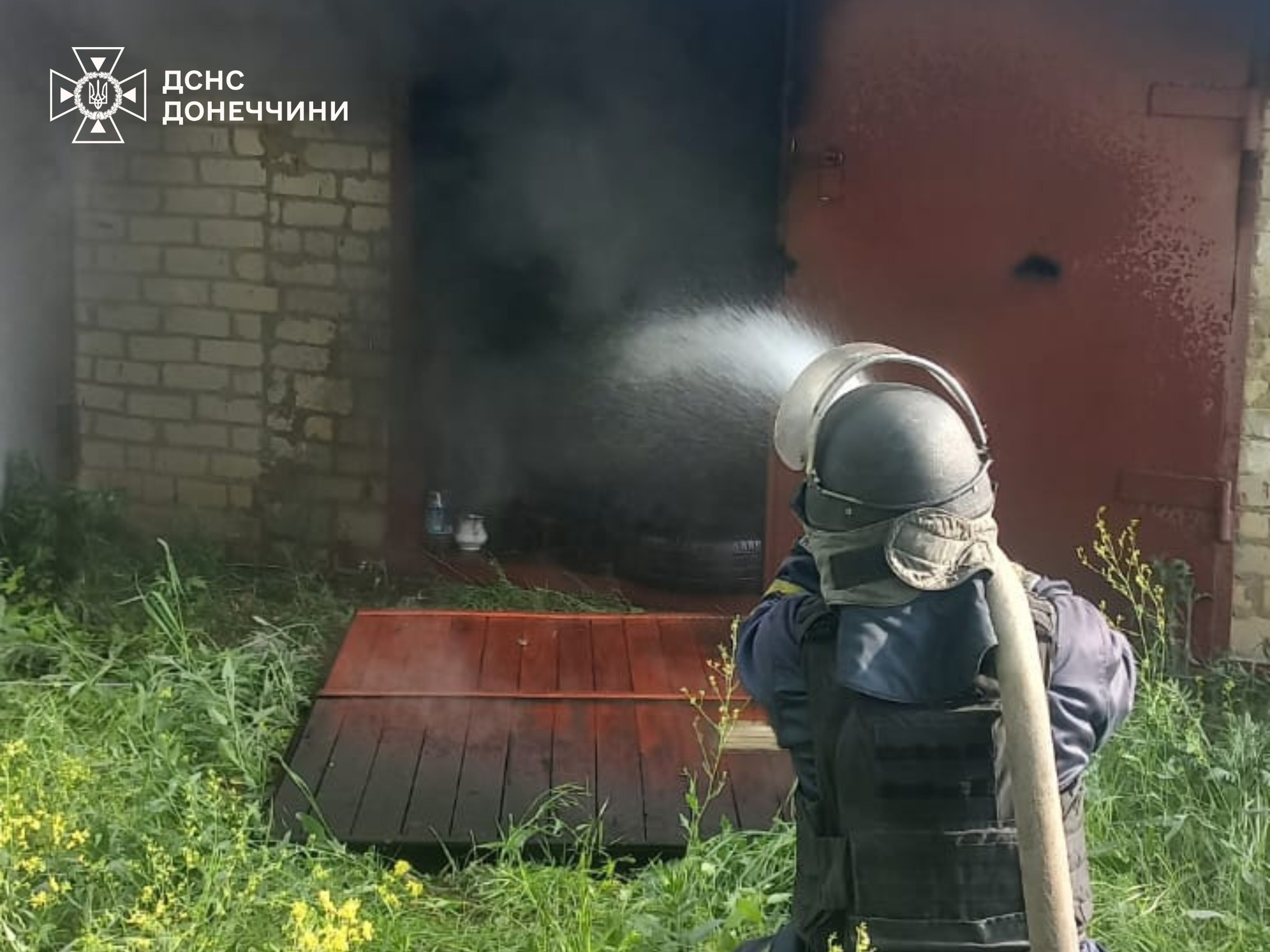 Рятувальники ліквідували шість пожеж після російських обстрілів Донеччини (фото) - Фото №2