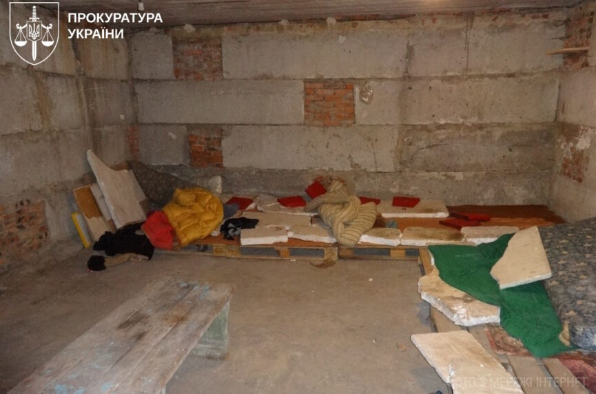 Катував та принижував: у Франції затримали помічника керівника незаконної тюрми в Донецьку (фото) - Фото №2