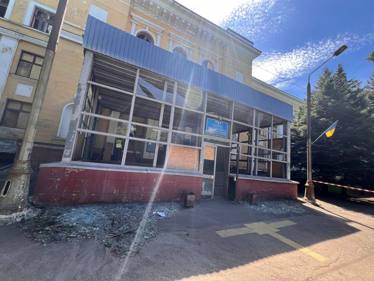 Били дронами та авіабомбами: росіяни обстріляли Краматорськ (фото) - Фото №1