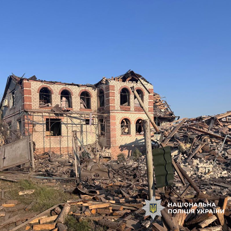 Пошкоджені житлові будинки, серед цивільних є поранені: окупанти атакували Донеччину (фото) - Фото №2