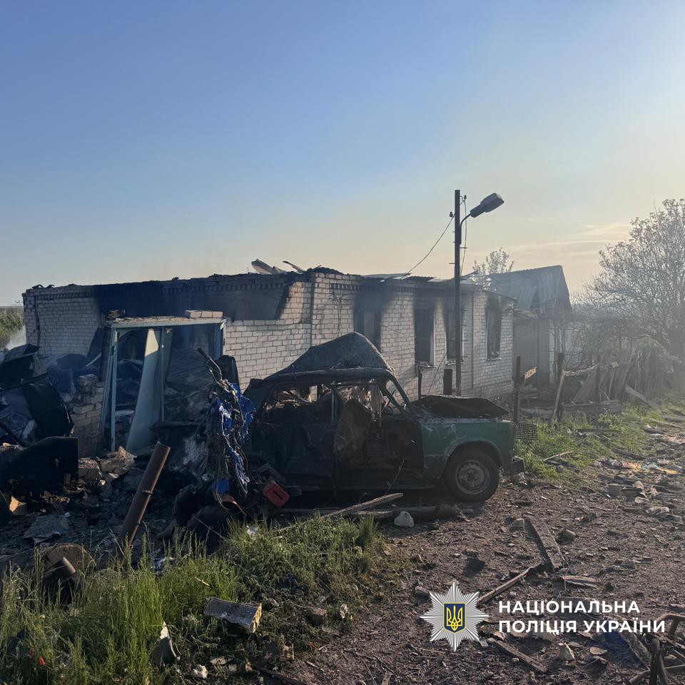 Пошкоджені житлові будинки, серед цивільних є поранені: окупанти атакували Донеччину (фото) - Фото №1