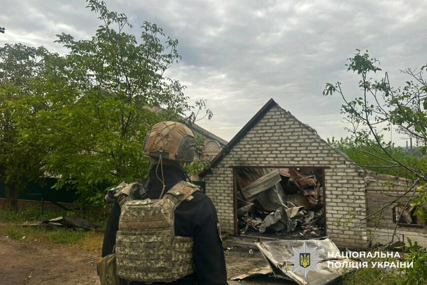 Ворог атакував міста Донеччини безпілотниками та авіабомбами: є поранені (фото) - Фото №1